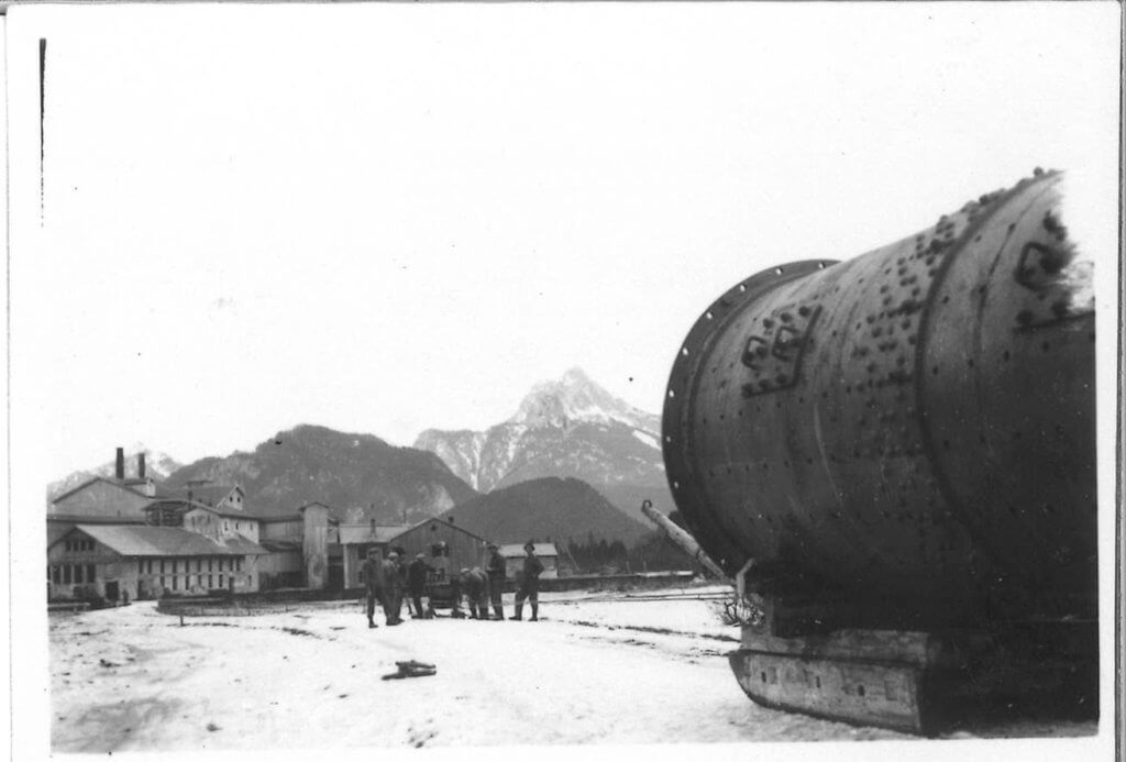 1932
